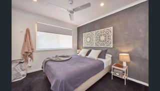 Whale House 8 - 6 Electra Close - 4