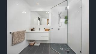 Whale House 8 - 6 Electra Close - 2