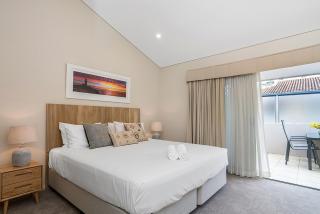 Pipi's On The Beach 1 - 2 Fletcher Street - 2