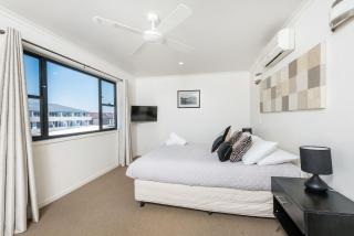 Absolute Solace - 2 - 8 Lawson Street - 3