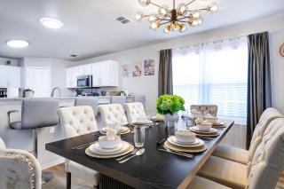 Hot Tub Nr Sea World Yard Bbq Swing Set Game Room - 5