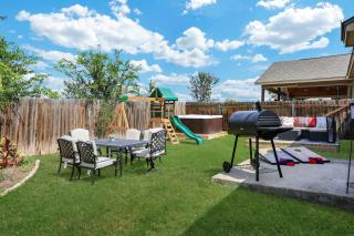 Hot Tub Nr Sea World Yard Bbq Swing Set Game Room - 9