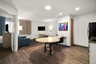 MainStay Suites Cincinnati Blue Ash - 3