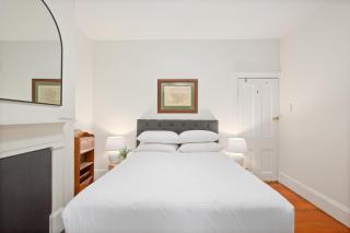 Stylish 2-Bed House with Private Courtyard - 5