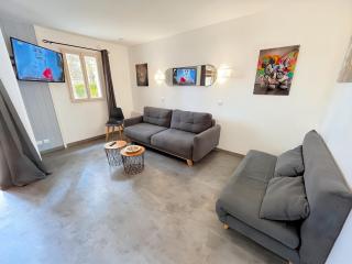 En rez-de-chaussée, avec vue sur le golf - piscine chauffée accessible de mai à septembre - 2