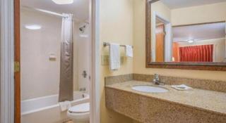 Rodeway Inn & Suites - 2