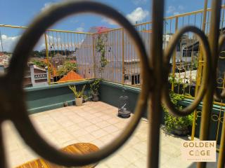 Golden Cage Boutique Hostel - 3