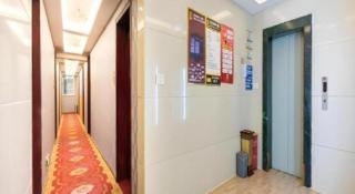Super 8 Hotel Shiyan Beijing Middle Road - 5