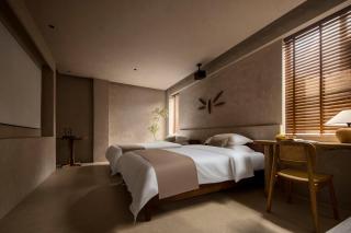 Qifeng Mountain Hidden Light Luxury Courtyard Hotel - Fenghuang Ancient City Nanhuamen - 2