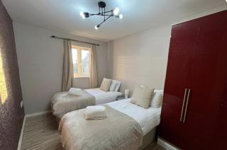Mazurek Sleeps 10 Long stays Contractors WI-FI - 9