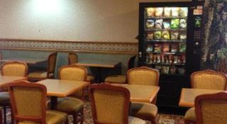 Travelodge by Wyndham Brooklyn Center - 4