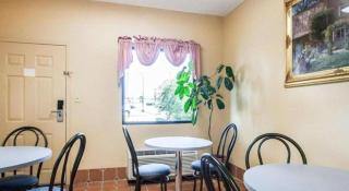Econo Lodge Inn & Suites I-20, exit 73 - 2