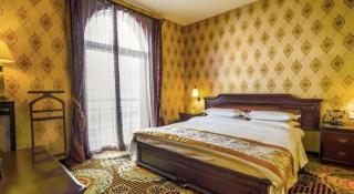 Dong Fang Hotel - 1