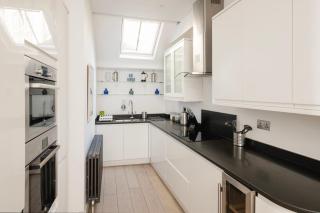 Monmouth St Townhouse sleeps 10 - 8