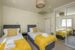 Monmouth St Townhouse sleeps 10 - 4