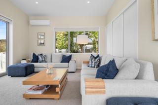 'Ocean Beach Road Oasis' - 2