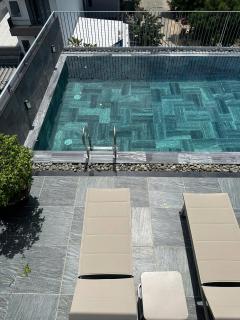 Mee Villa Modern 6BR Villa Rooftop Pool, Steambath& Elevator - 2