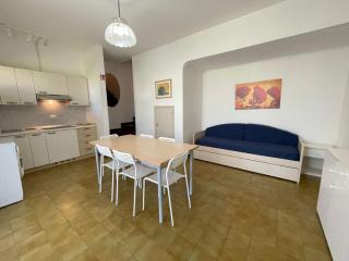 Spacious villa with garden and pool - 2