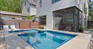 Spacious 5BR Austin Home with Backyard & Fire Pit - 9