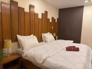 Warmwood Designer 2BHK- Rooftop pool, Self checkin - 2