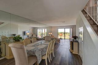 Sandal Sand Cottages on Beach - 4