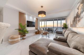 Beautiful 3 bed apartment with sea views Horizon Bay 502 - 0