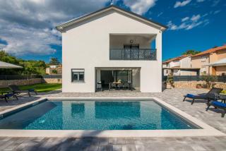 Villa LaLuna with heated pool - 0