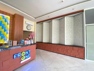 Front One Hotel Purwodadi - 5
