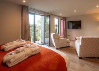Crescent House - 1