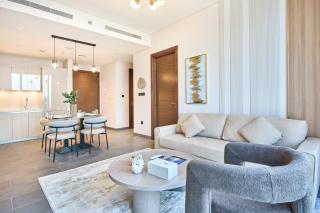 STAY BY LATINEM Luxury 2BR Holiday Home CB 1215 Near Burj Khalifa - 3