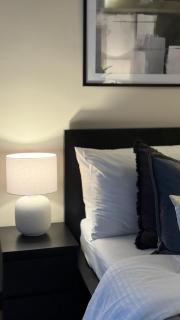 Luxe and Modern 1BR Unit in BGC - 5