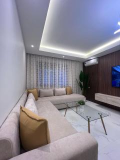 Bright 2-Bedroom Apartment with Balcony & Parking - 8
