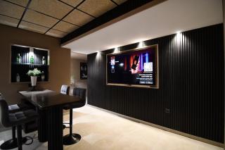 Spacious luxury apartment with private cinema and pool near golf course - 3