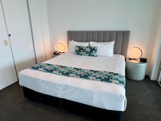 Luxury High Floor Apartment Q1 with Breathtaking Views - 4