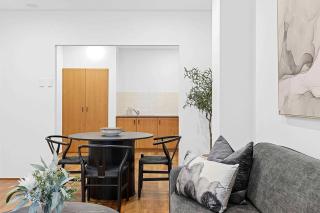 Huge One Bed With Sofa, City Views & By The River - 4