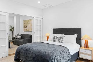 Huge One Bed With Sofa, City Views & By The River - 3