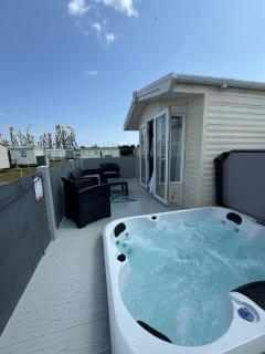 Fantasy Island - Eastgate E6 - The Sierra with Hot Tub - Coastal Caravan Breaks - Ingoldmells - 0