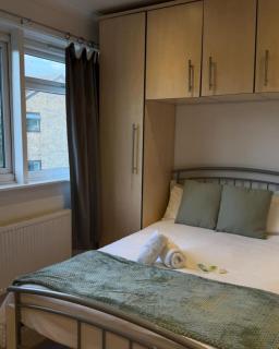 Spacious 3 Bed Apartment In Central Horsham - 1