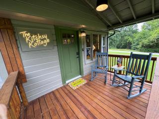 Kitschy Kottage - 9