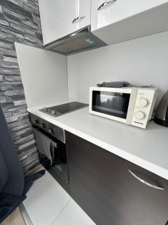 Rose's apt - NEWLY REFURBISHED, South park, Free Parking, Mountain View, self check-in, close to metro, stores, family-friendly - 2