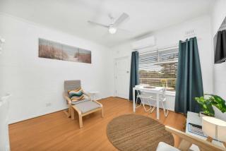 50 Metres from Beach! Seabreeze at Glenelg North - 2