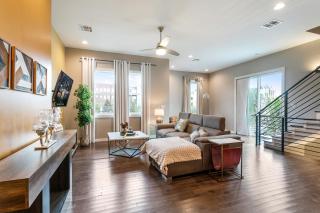 Stunning 4 BR Townhouse in Mid City - 0