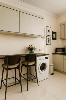 Cozy & Contemporary Hideaway - 4