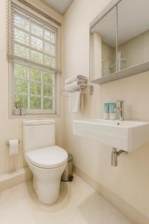 Cozy & Contemporary Hideaway - 3