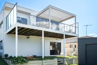 Spacious Seaview Family Getaway - 1