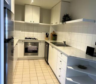 THE WATERFRONT APARTMENTS 1 Bedroom Apartment with Street Views located on the Geelong Waterfront - 4506 - 4