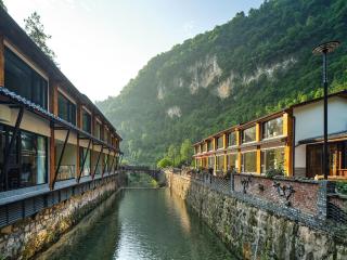 Zhangjiajie ZEN Retreat--FairyLand,200 Meters to Secret Realm, MINI Forest Park, River Tracing,Hiking Route, Attraction Tickets Serivce, Free Shuttle to East Gate of Park, Free One Way Pick-up Service,Top Facility,Affordable Luxury,and New Designer Hotel - 4