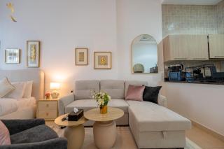 Elegant Studio Getaway in Ansam, Yas Island - 5