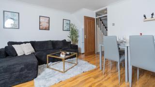 Open Mind Property - 3 Bed Home with Free Parking - 9
