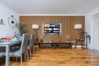 Open Mind Property - 3 Bed Home with Free Parking - 0